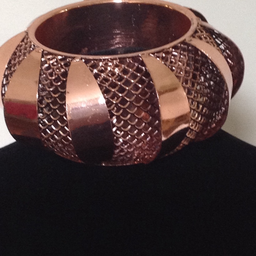 Rose gold statement bangle - Picture 2 of 3